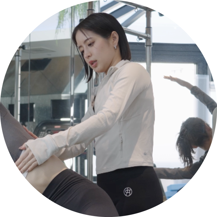 PILATES TRAINER 柳原なみ